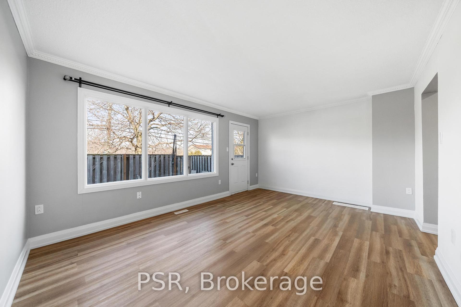 3 Bedrooms Condo at 10 Angus, Hamilton For sale