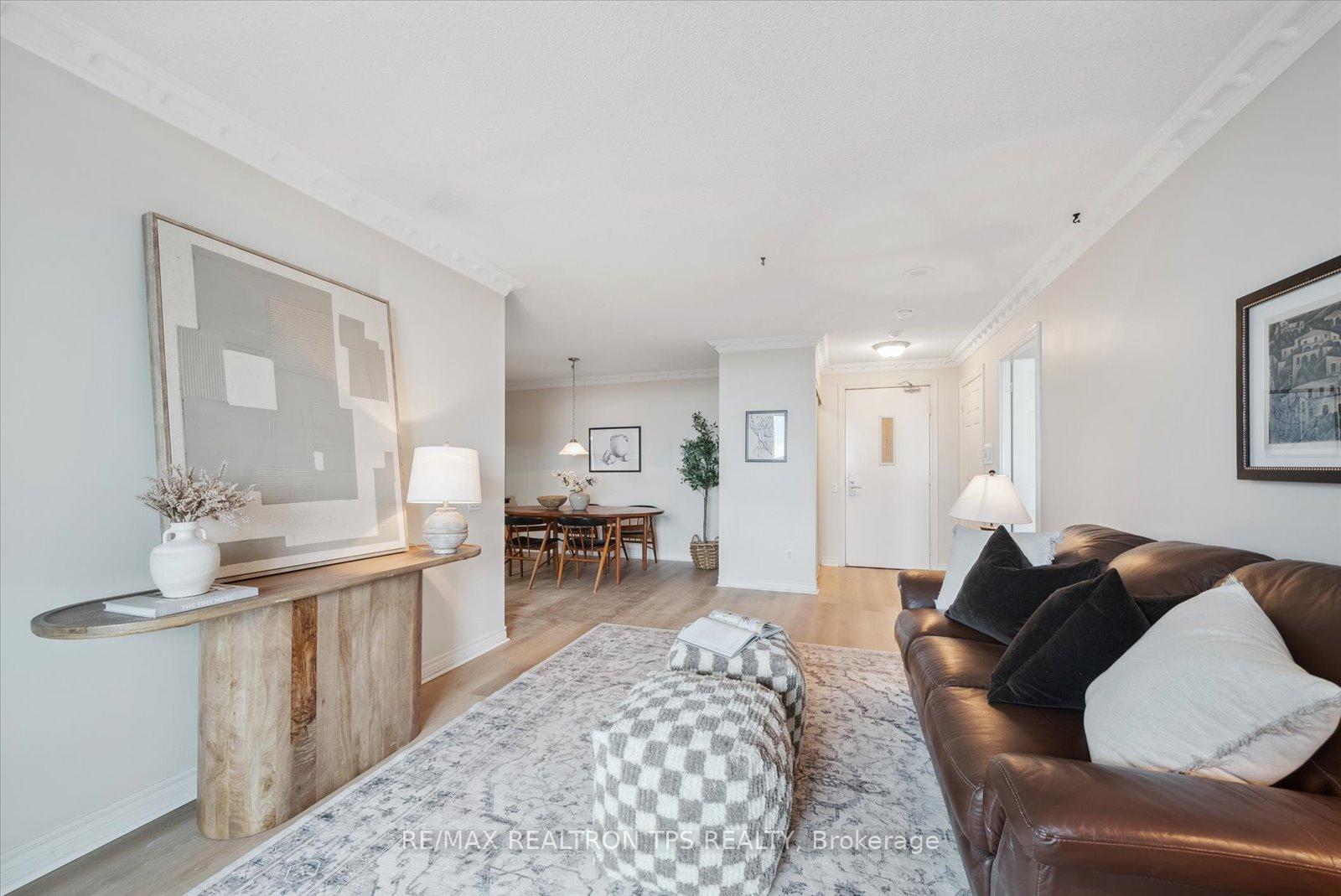 3 Bedrooms Condo at 61 Town Centre, Toronto For sale