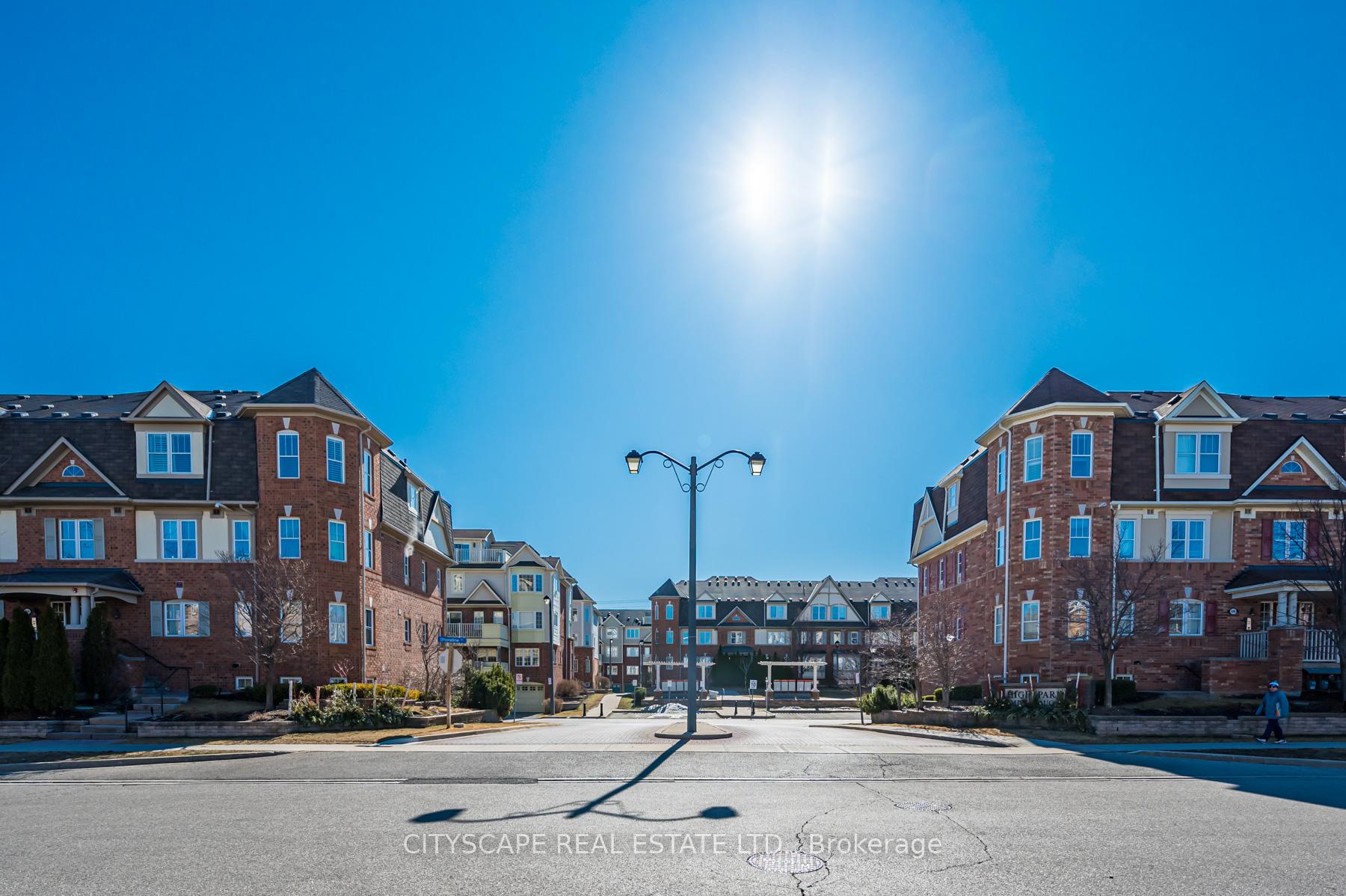 3 Bedrooms Condo at 634 Shoreline,  Mississauga For sale