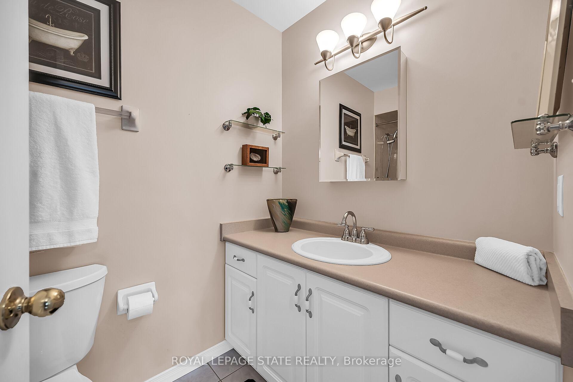 3 Bedrooms Condo at 212 Stonehenge,  Hamilton For sale