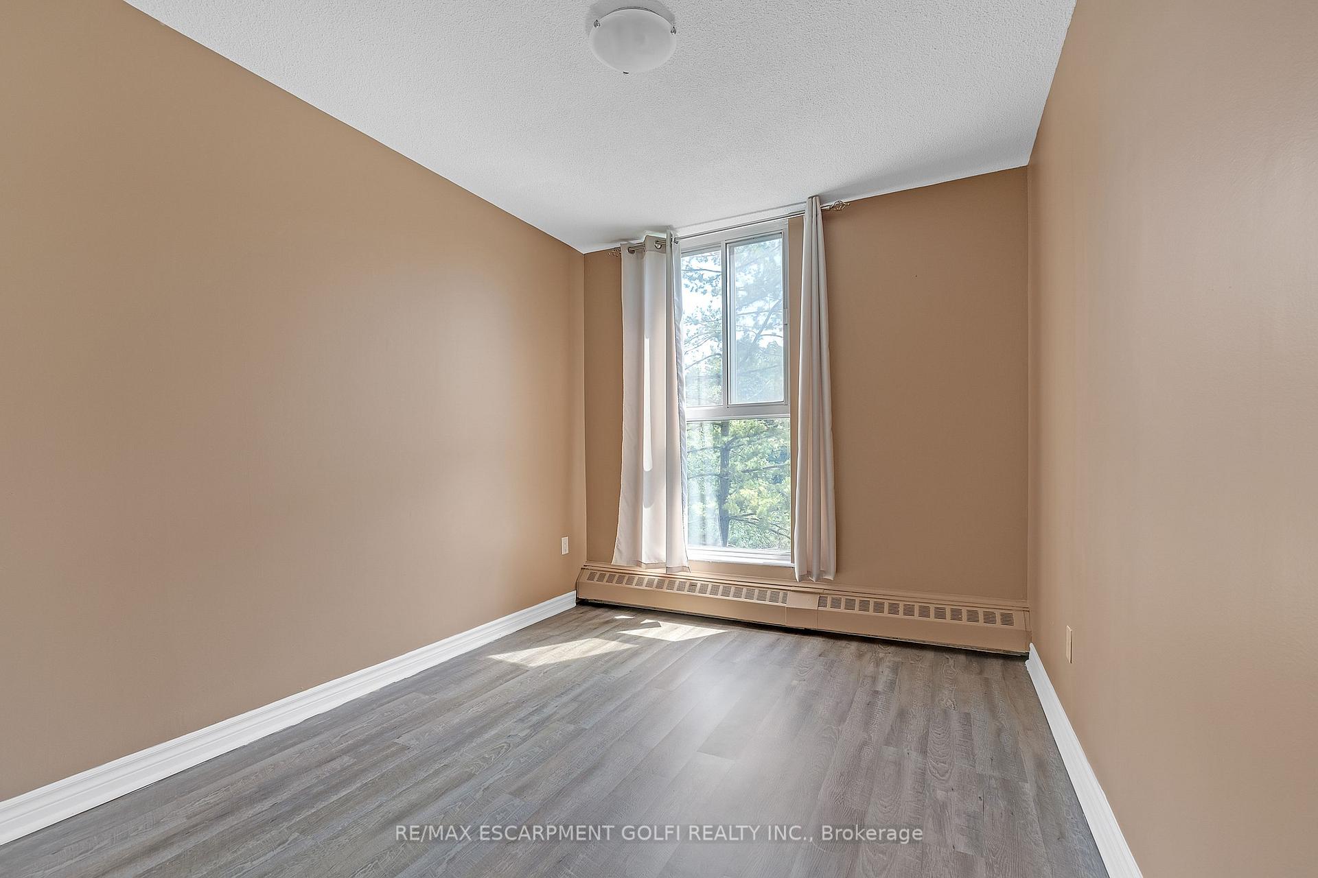 3 Bedrooms Condo at 1966 Main, Hamilton For sale