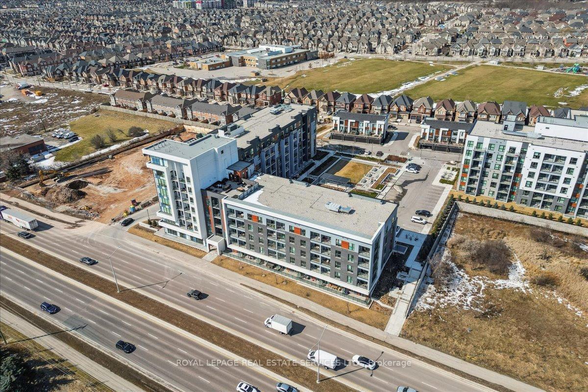2 Bedrooms Condo at 95 DUNDAS, Oakville For sale