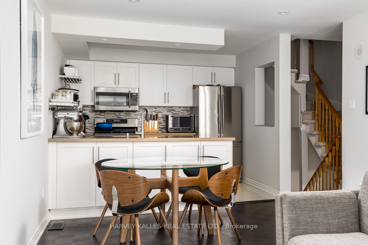 18 Clark Avenue W 64