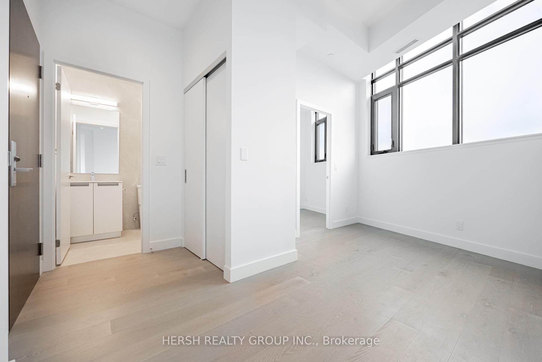 2 Bedrooms Condo at 160 Kingsway, Toronto For sale