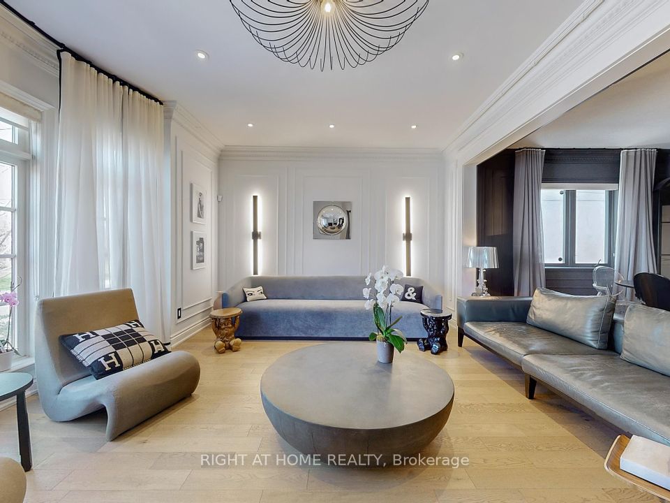 737 Woburn Avenue, Toronto, ON M5M 1M2