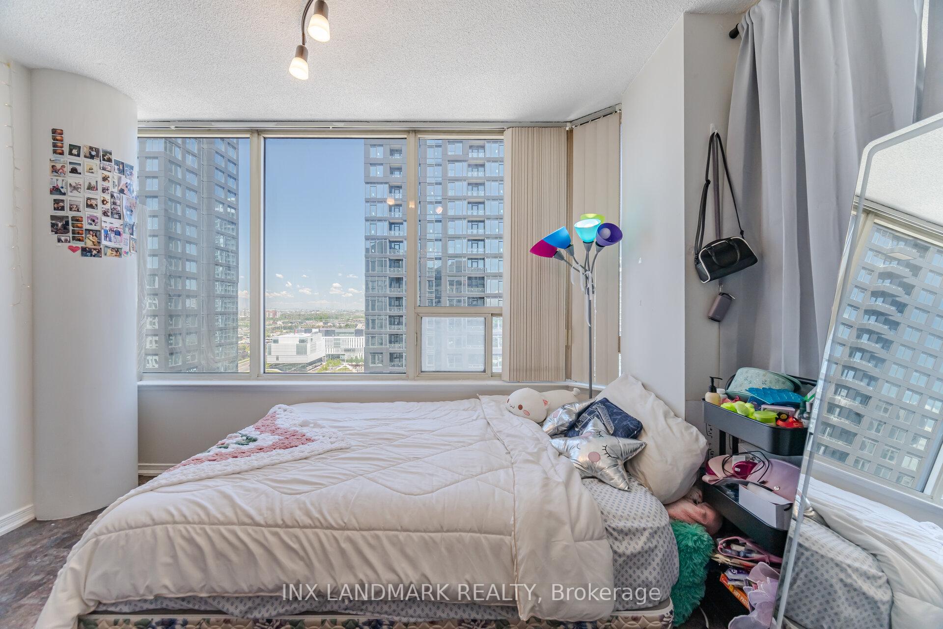 3 Bedrooms Condo at 330 Rathburn, Mississauga For sale