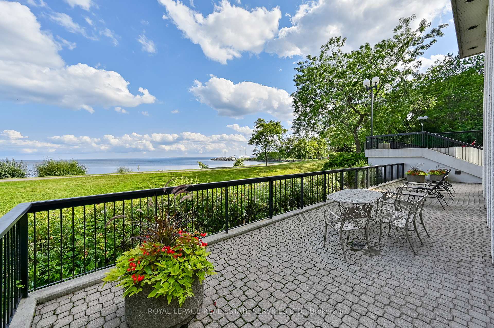 2 Bedrooms Condo at 2180 Marine,  Oakville For sale