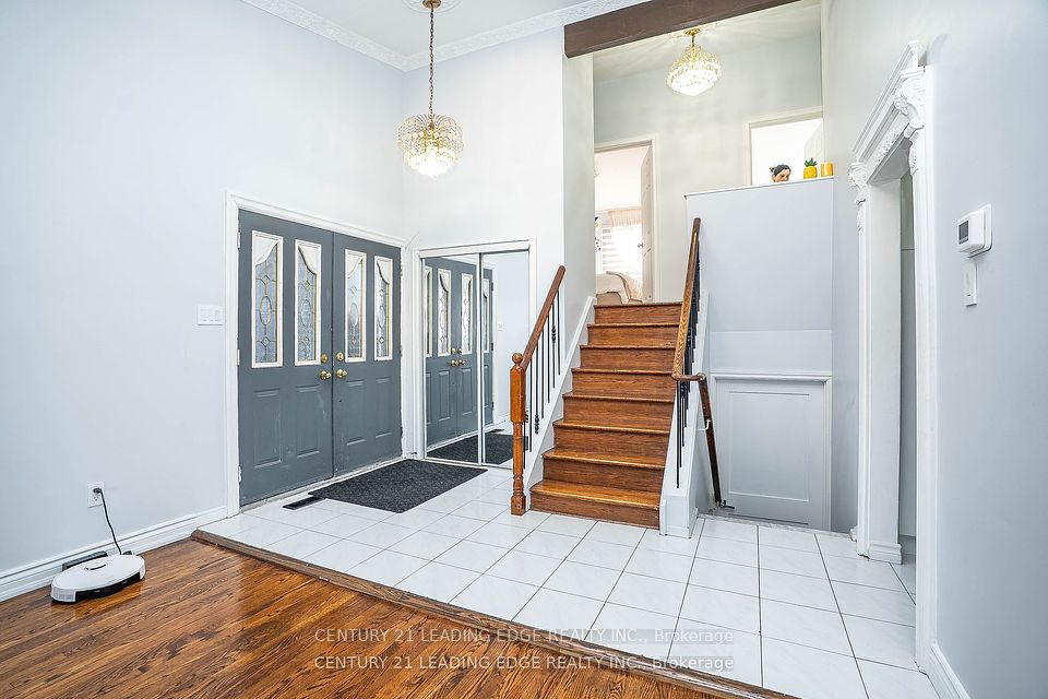 21 Alhart Drive, Toronto, ON M9V 2M8