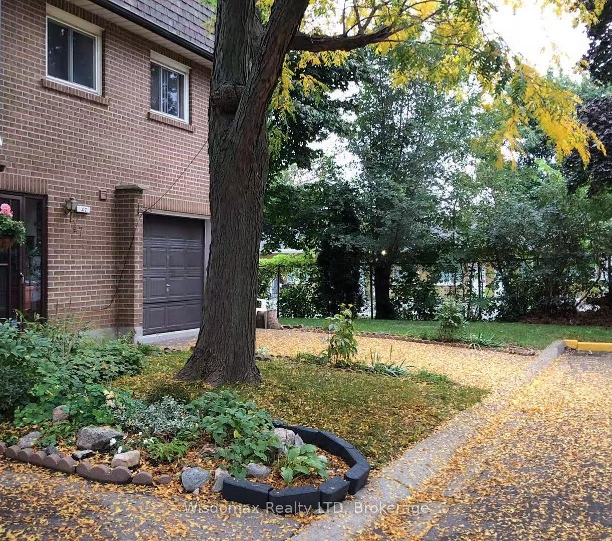 3 Bedrooms Condo at 3100 Kingston,  Toronto For sale