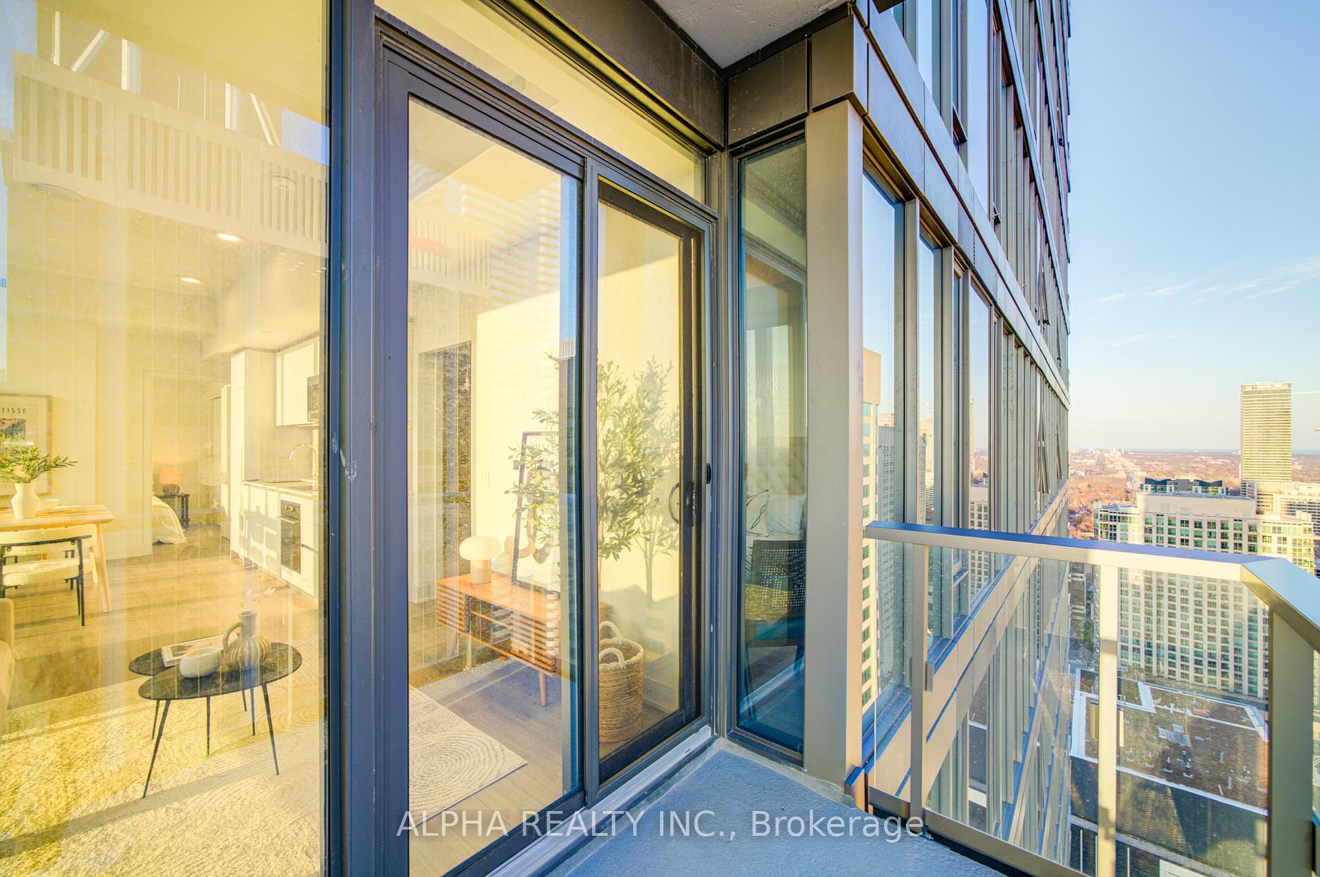 2 Bedrooms Condo at 8 Cumberland,  Toronto For sale