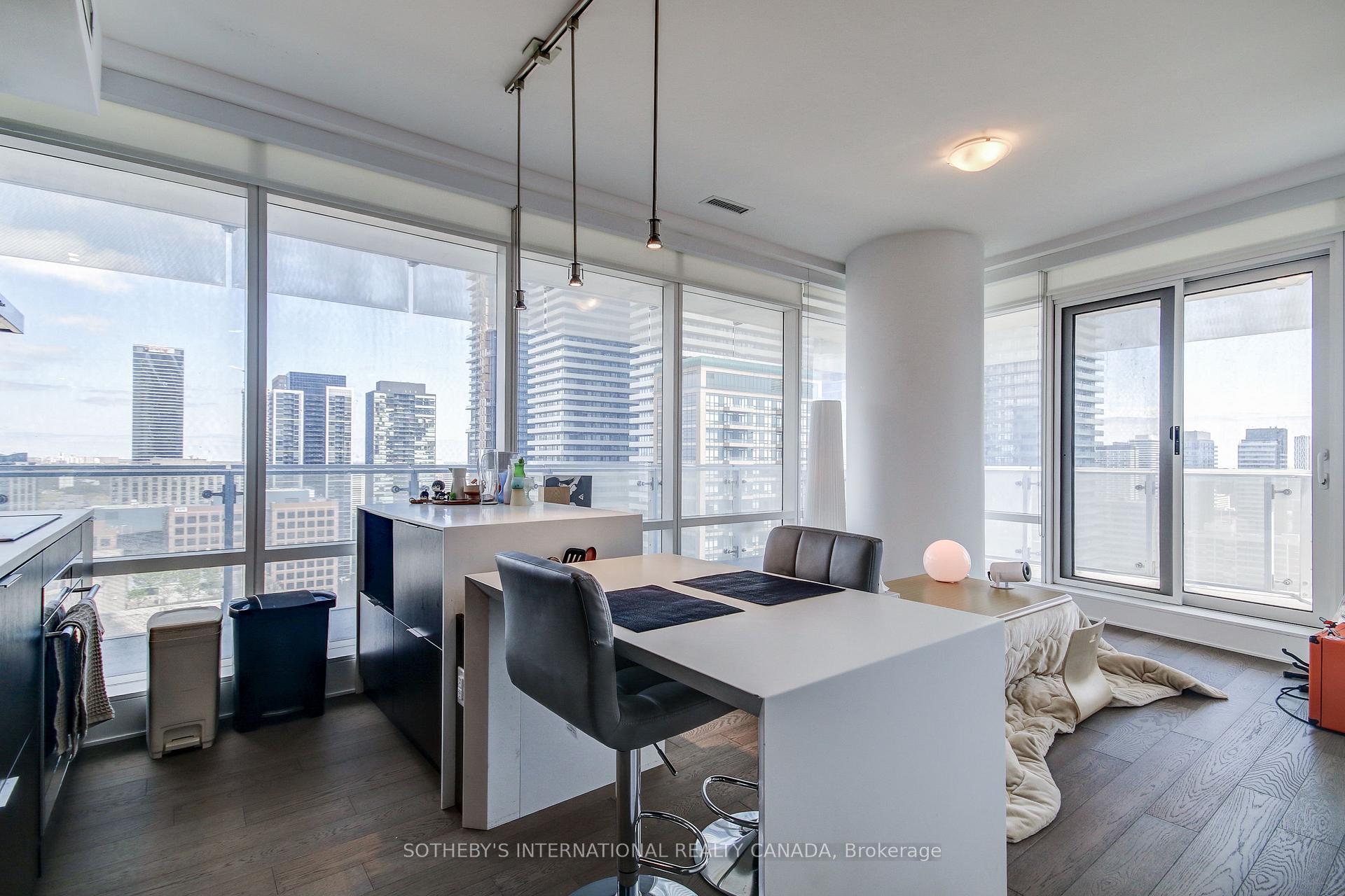 2 Bedrooms Condo at 1 Bloor, Toronto For sale