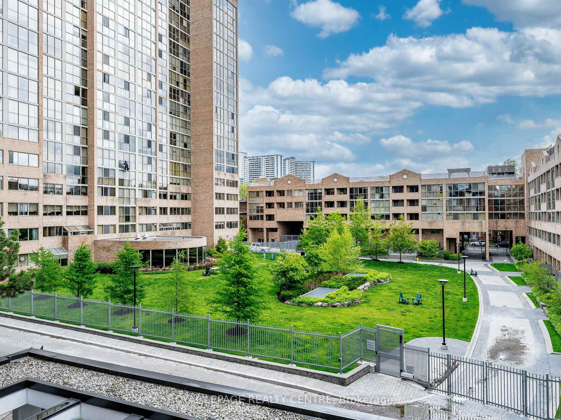 1 Bedroom Condo at 77 Maitland, Toronto For sale