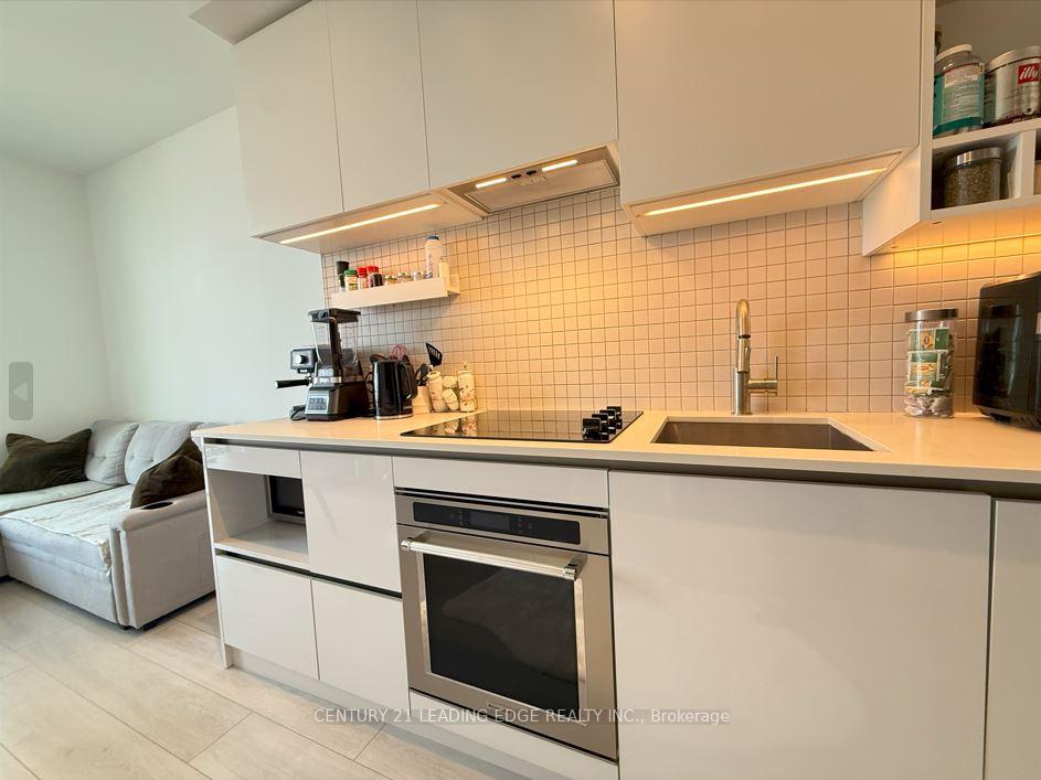 2 Bedrooms Condo at 950 Portage, Vaughan For sale