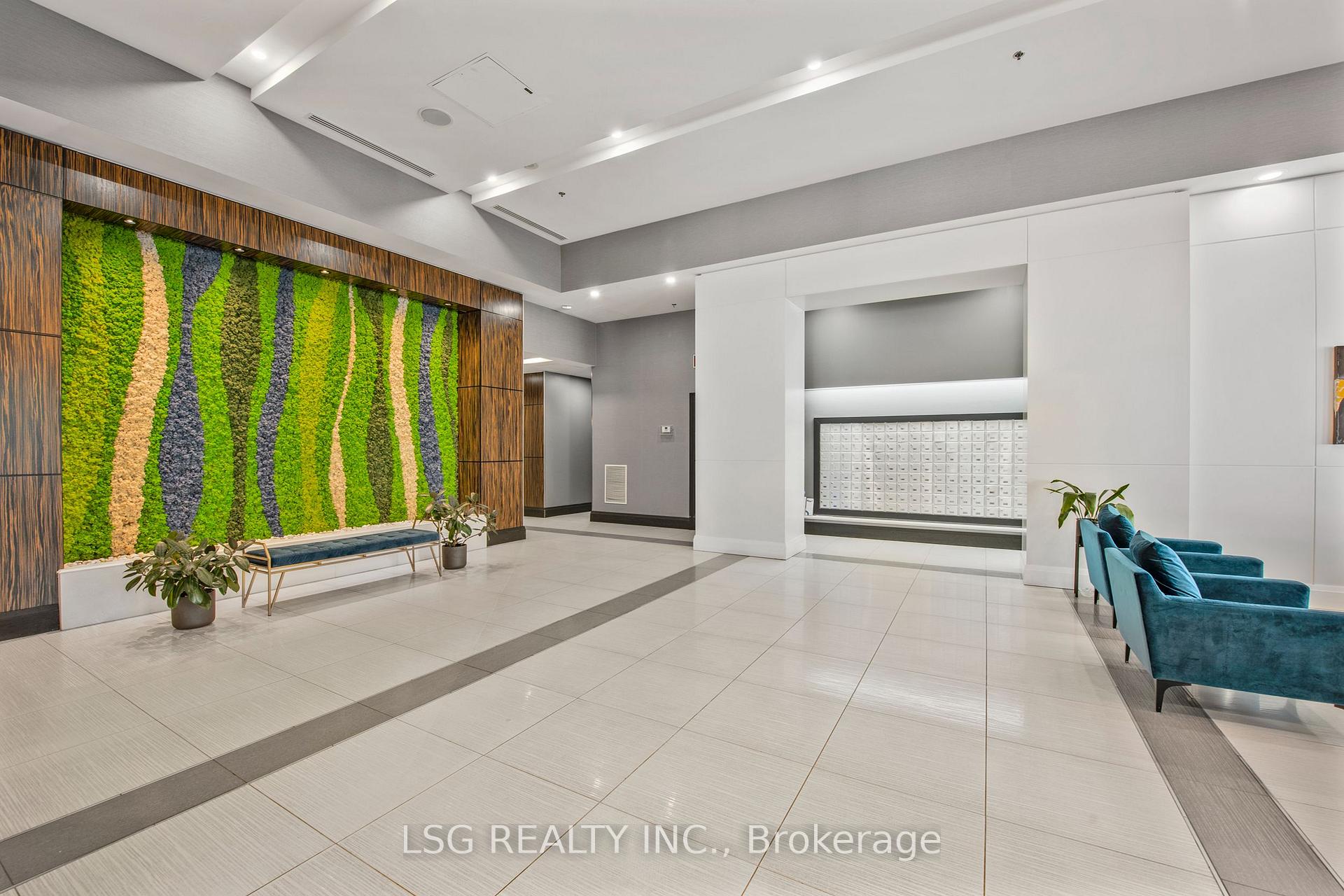 2 Bedrooms Condo at 19 Grand Trunk, Toronto For sale