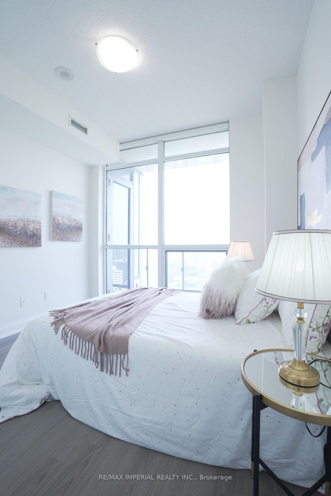 2 Bedrooms Condo at 18 Graydon Hall, Toronto For sale