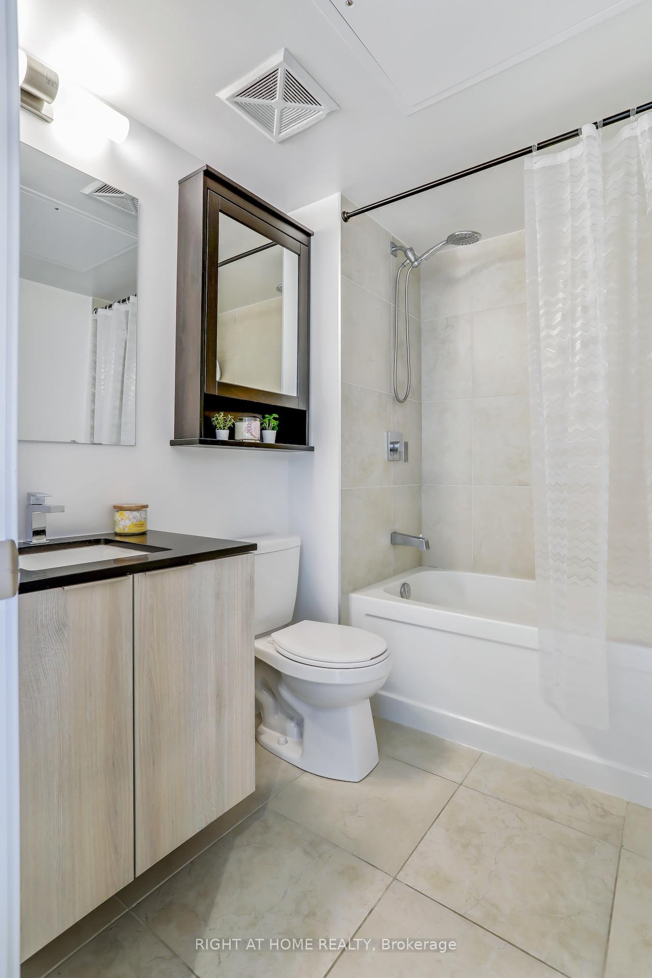 4 Bedrooms Condo at 31 Tippett, Toronto For sale