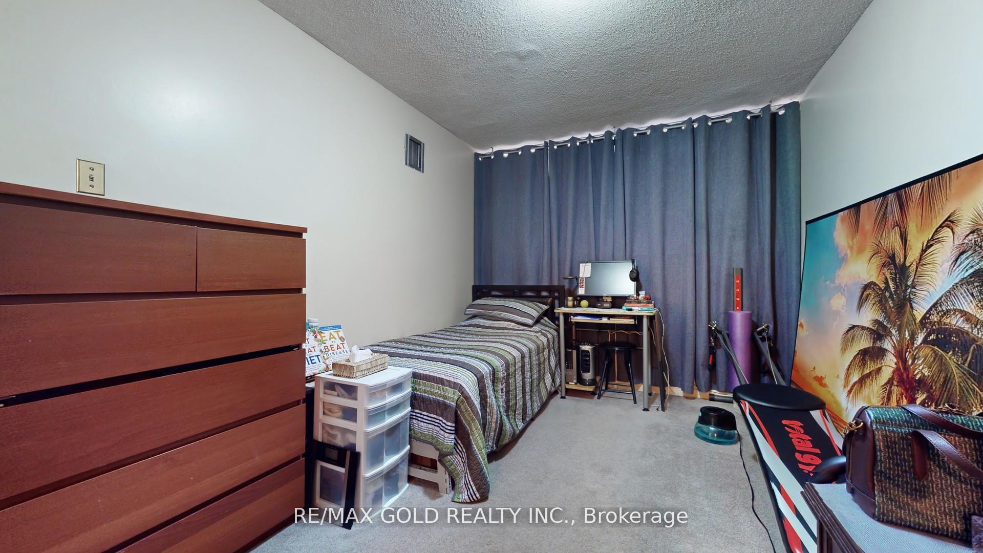 2 Bedrooms Condo at 99 Blackwell, Toronto For sale