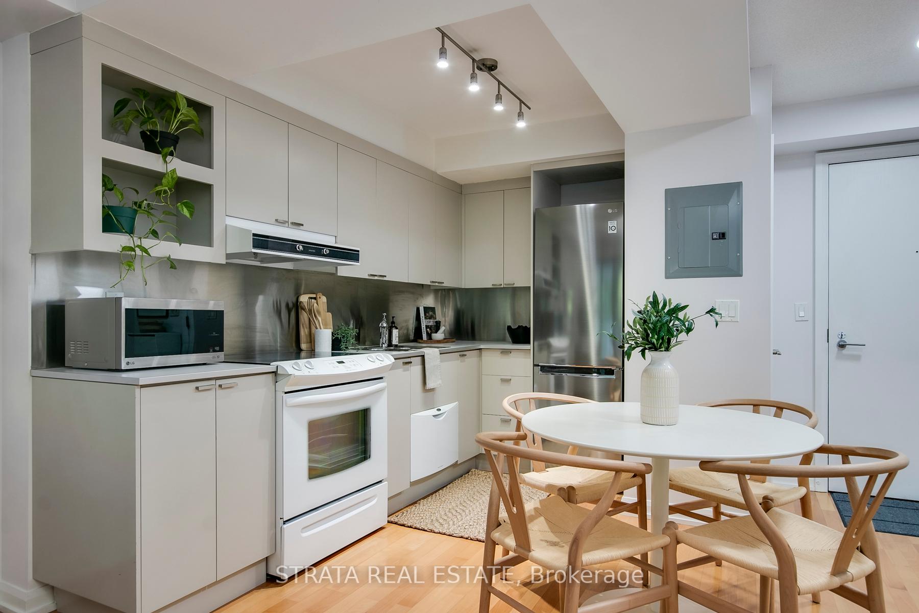 1 Bedroom Condo at 111 Elizabeth, Toronto For sale