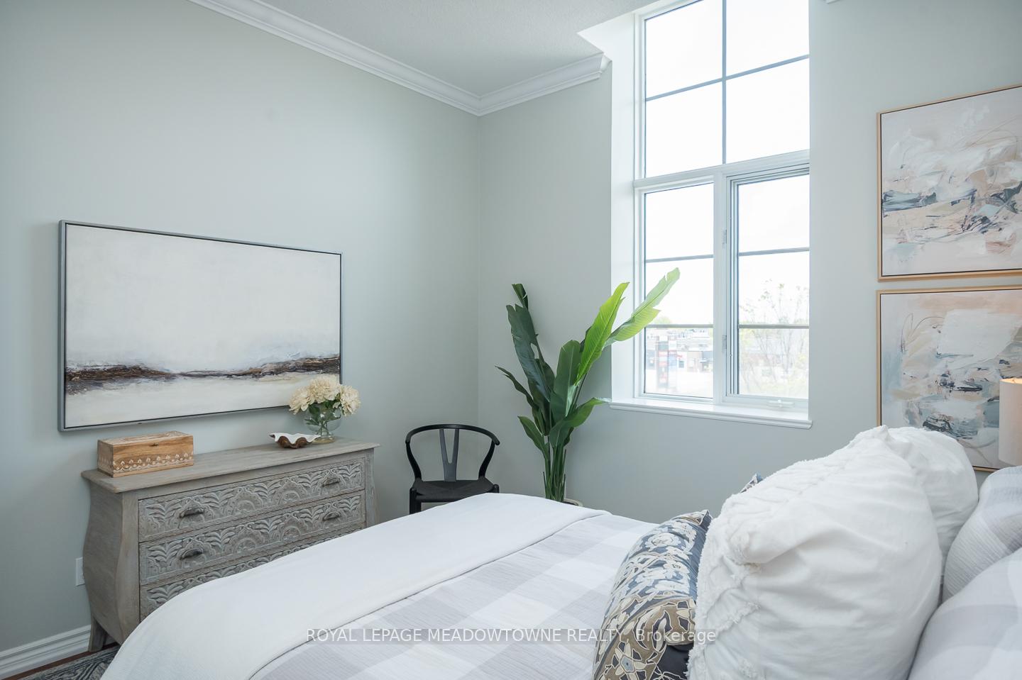 2 Bedrooms Condo at 262 Dundas, Hamilton For sale