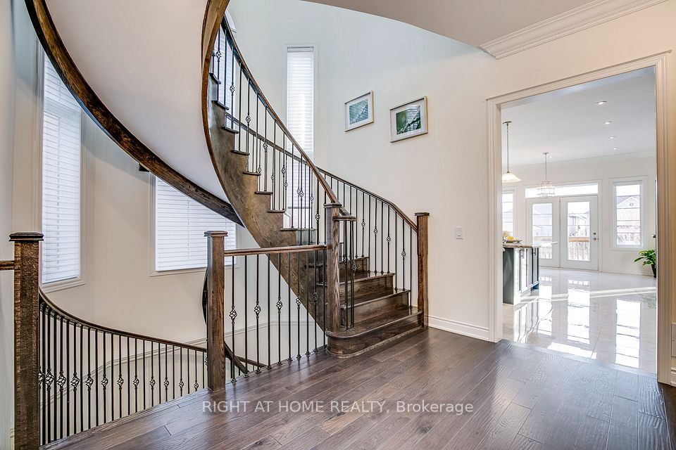 3182 Sunflower Drive, Oakville, ON L6M 1N3