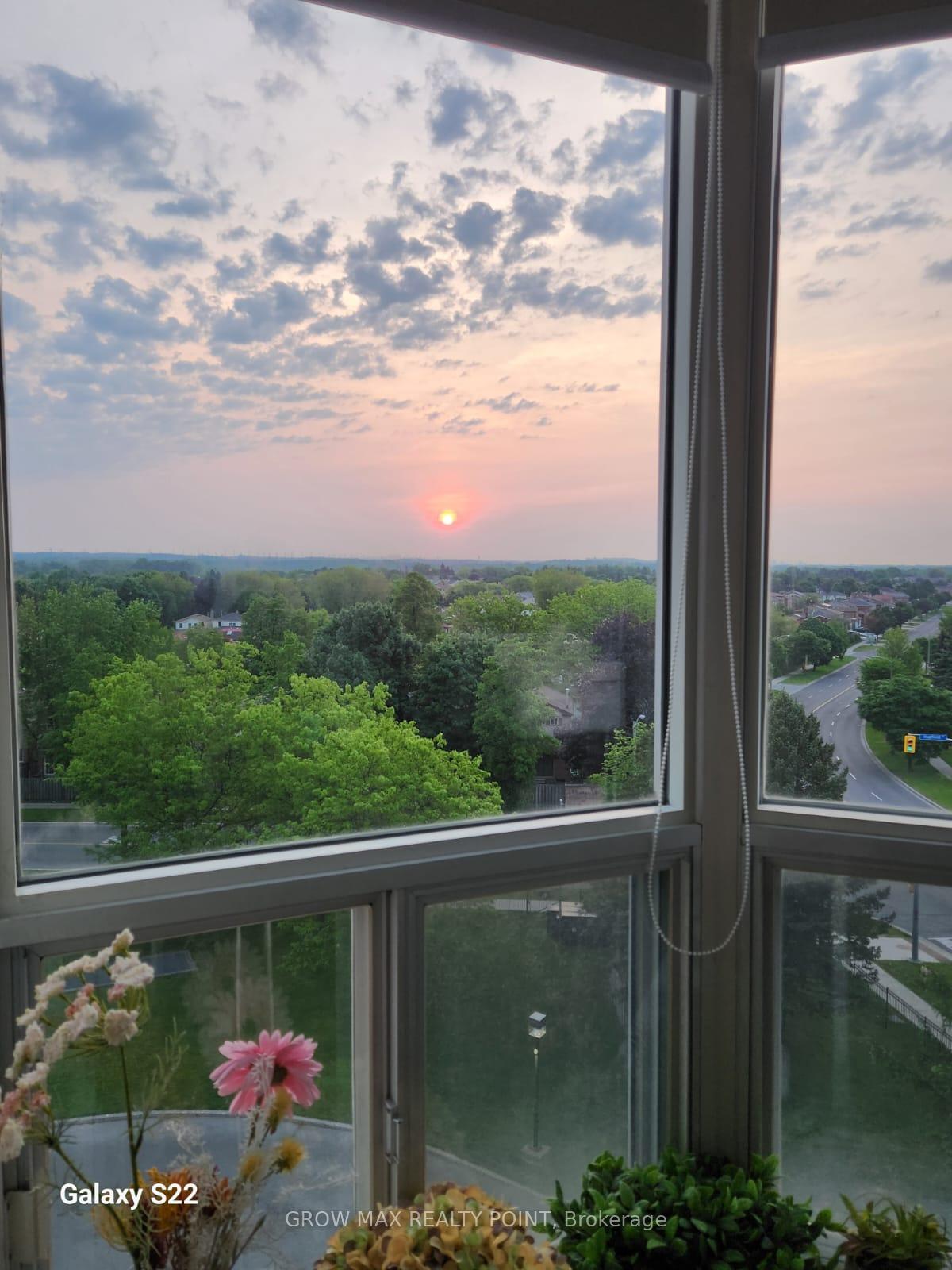 2 Bedrooms Condo at 410 Mclevin, Toronto For sale