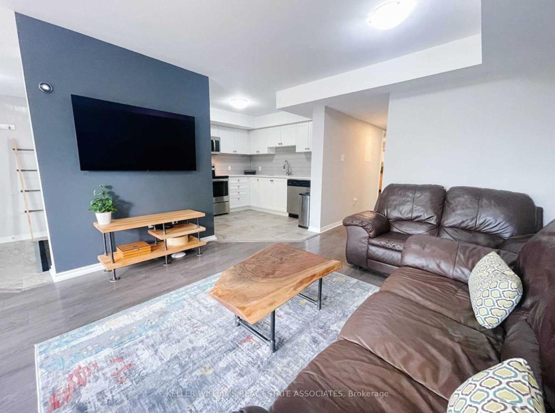 3 Bedrooms Condo at 2441 Greenwich, Oakville For sale