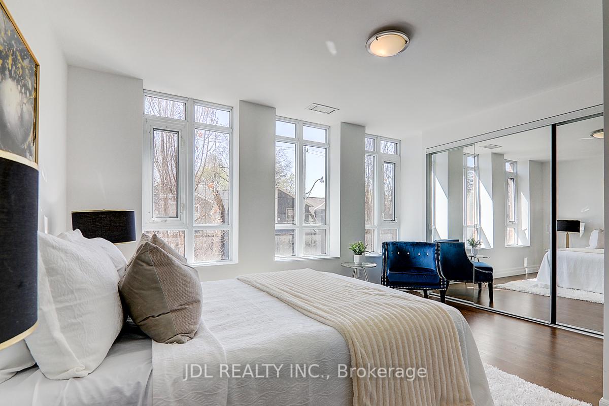 3 Bedrooms Condo at 934 Mount Pleasant,  Toronto For sale