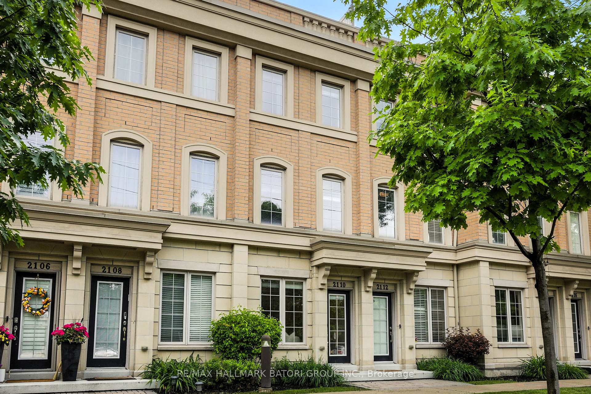 4 Bedrooms Condo at 2110 Bayview, Toronto For sale