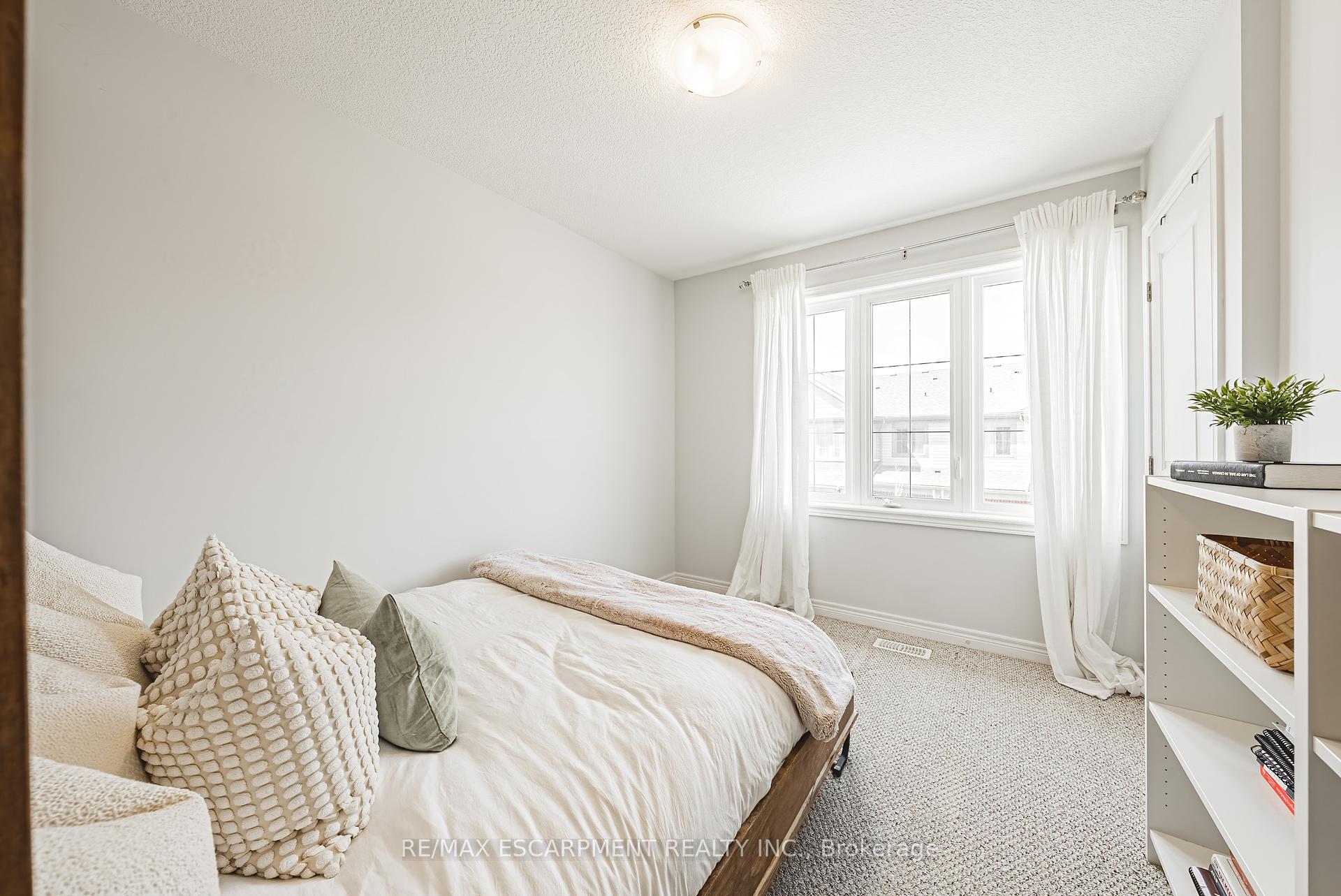 2 Bedrooms Condo at 18 Ridgeside,  Hamilton For sale