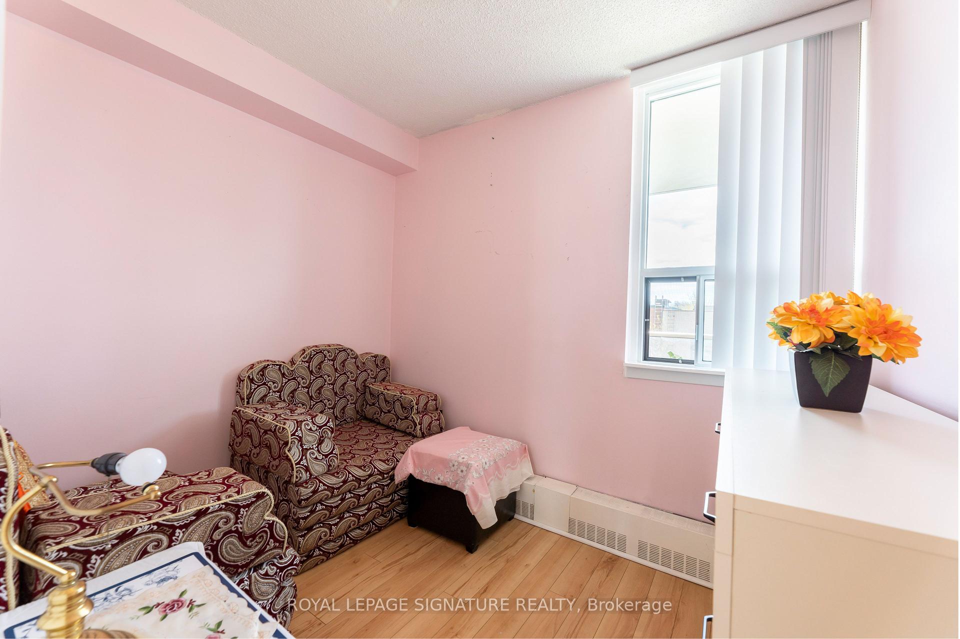 2 Bedrooms Condo at 15 Torrance, Toronto For sale