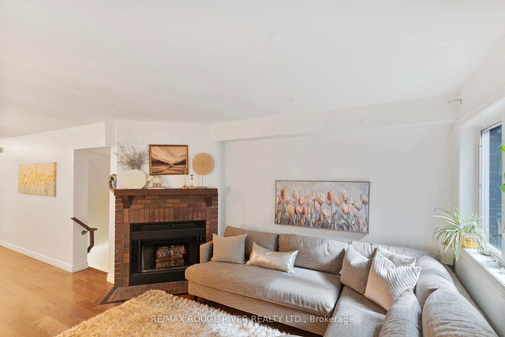 2 Bedrooms Condo at 32 Massey, Toronto For sale
