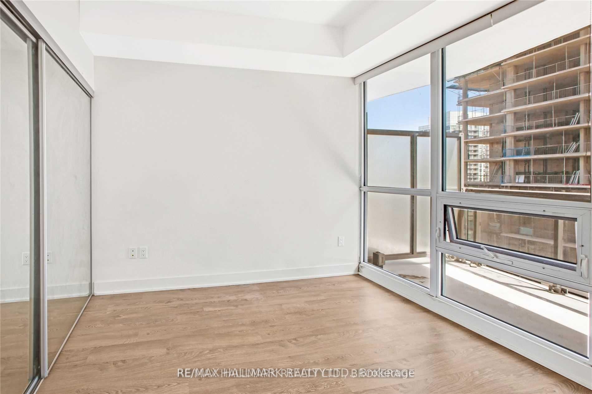 2 Bedrooms Condo at 30 Roehampton,  Toronto For sale