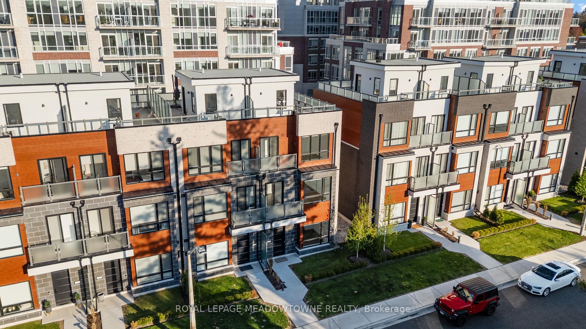 4 Bedrooms Condo at 121 High, Mississauga For sale