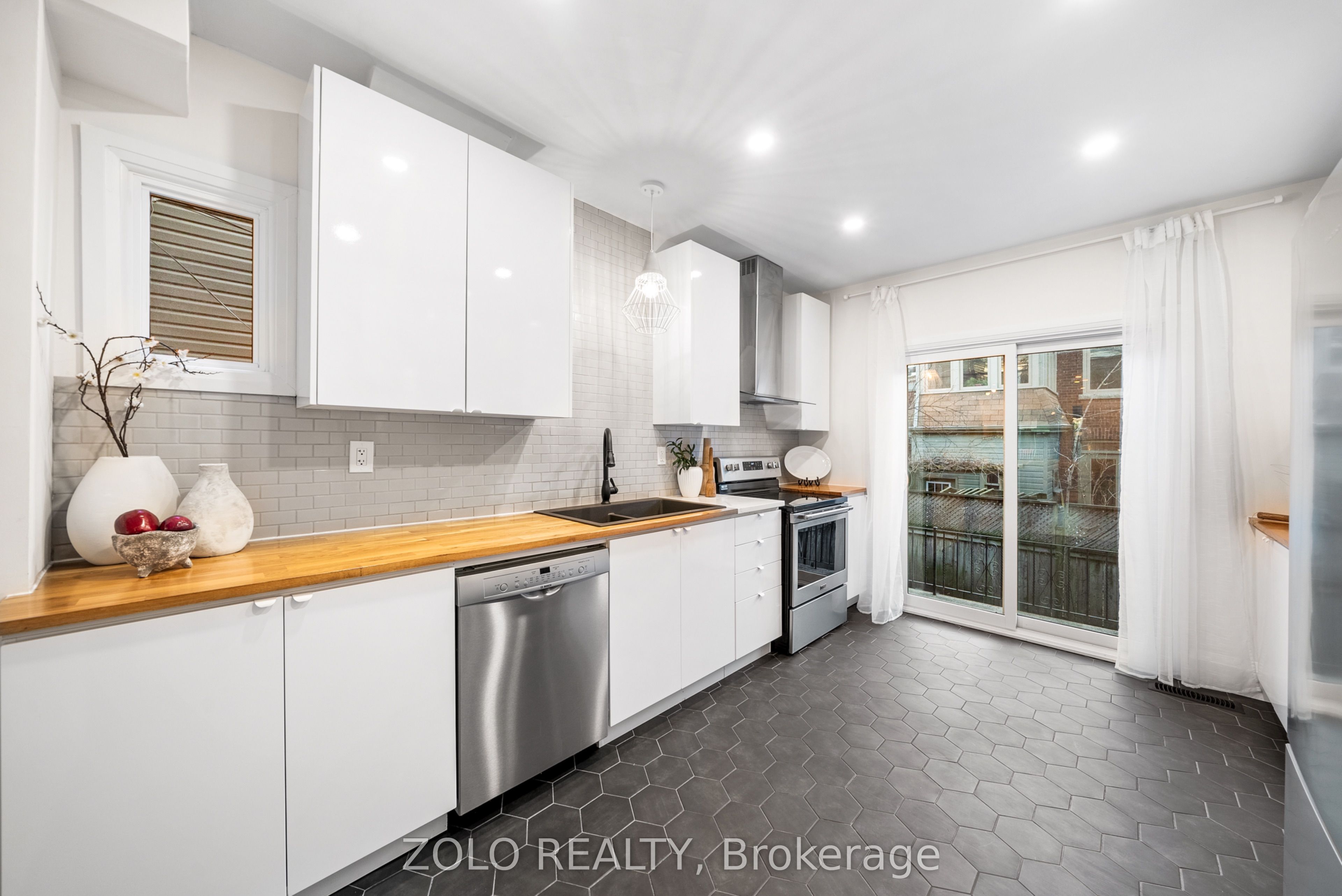 82 Bellwoods Avenue