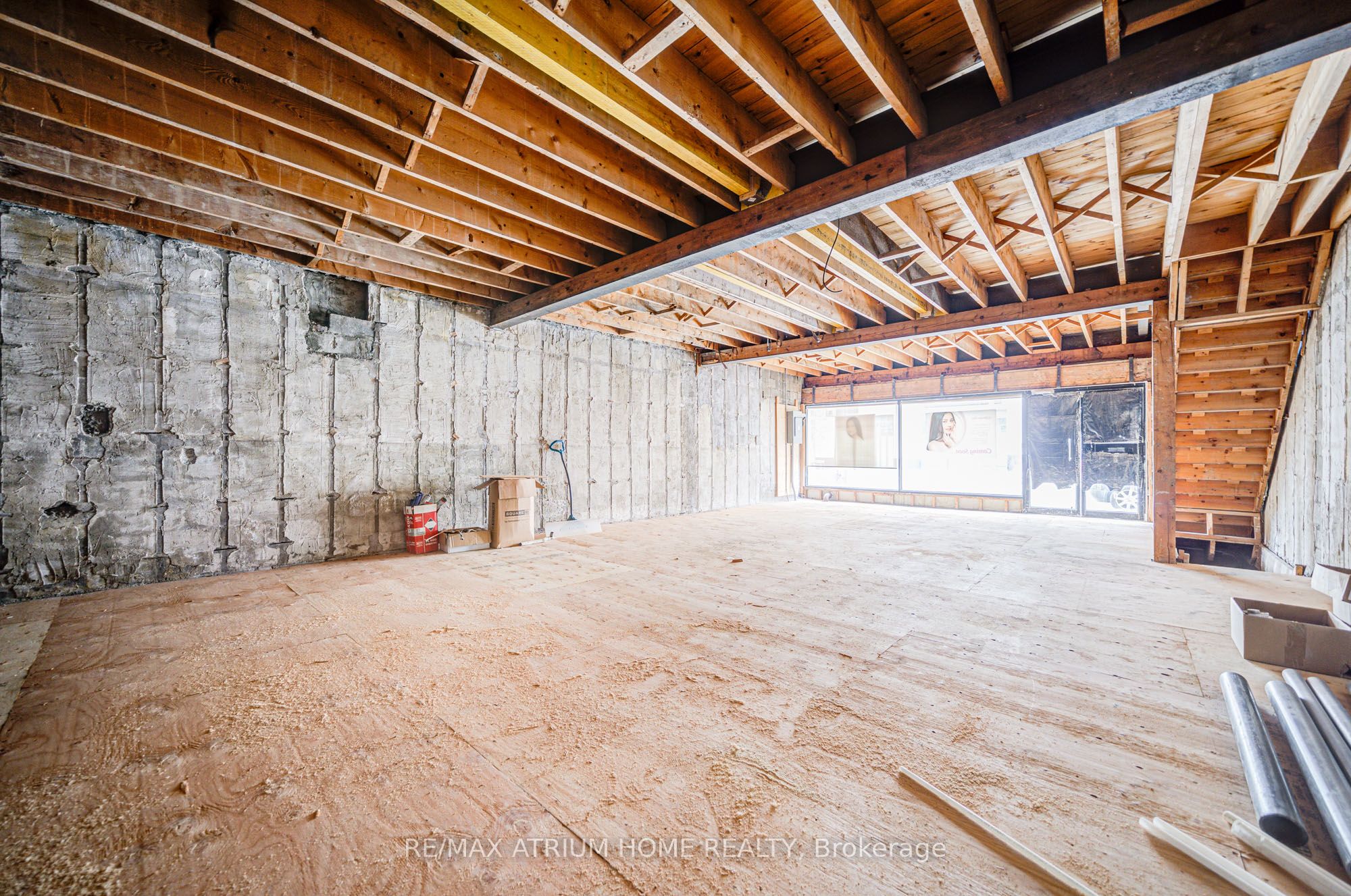 1685 Avenue Road, #Main
