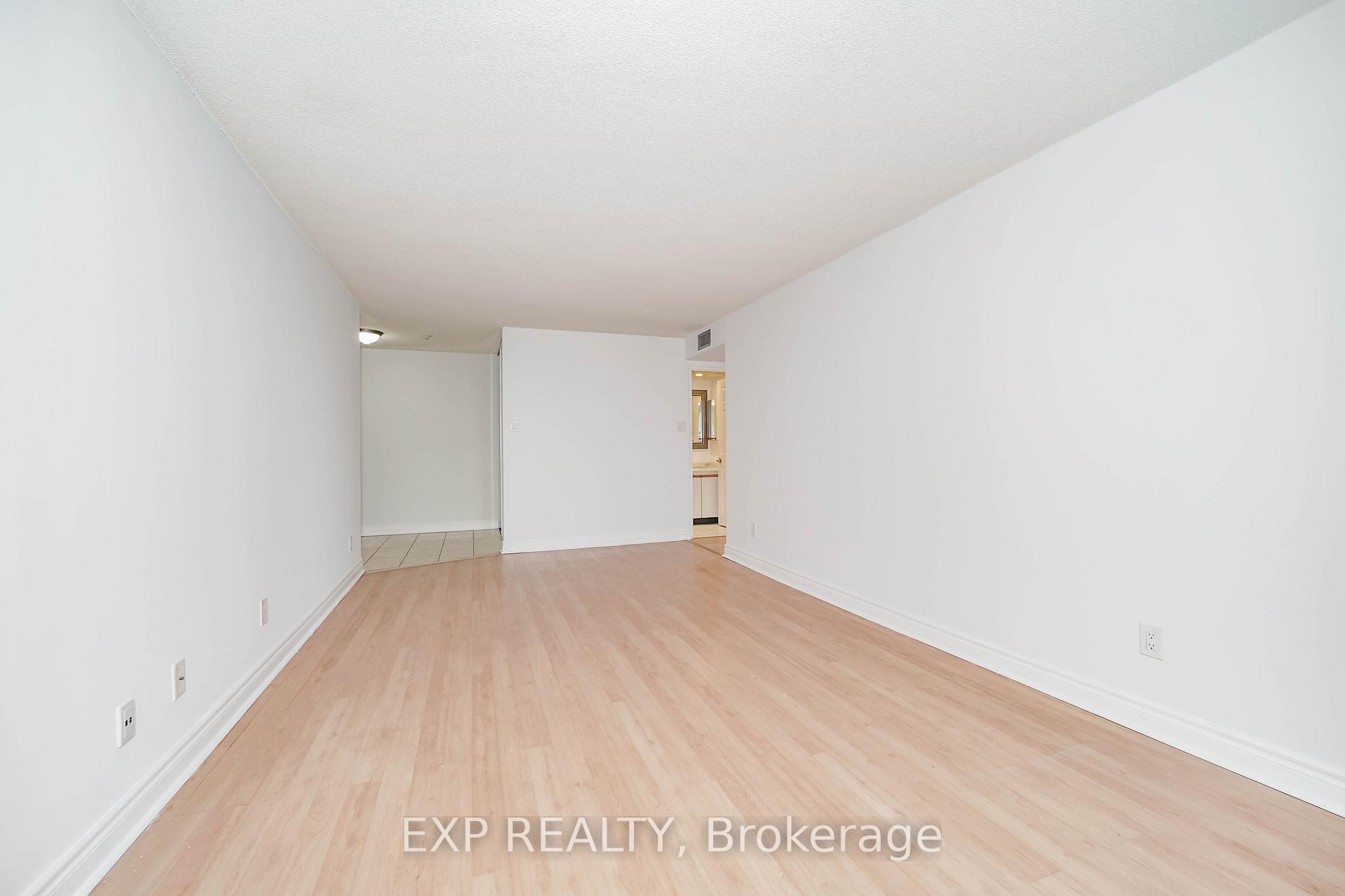 3 Bedrooms Condo at 4450 Tucana, Mississauga For sale