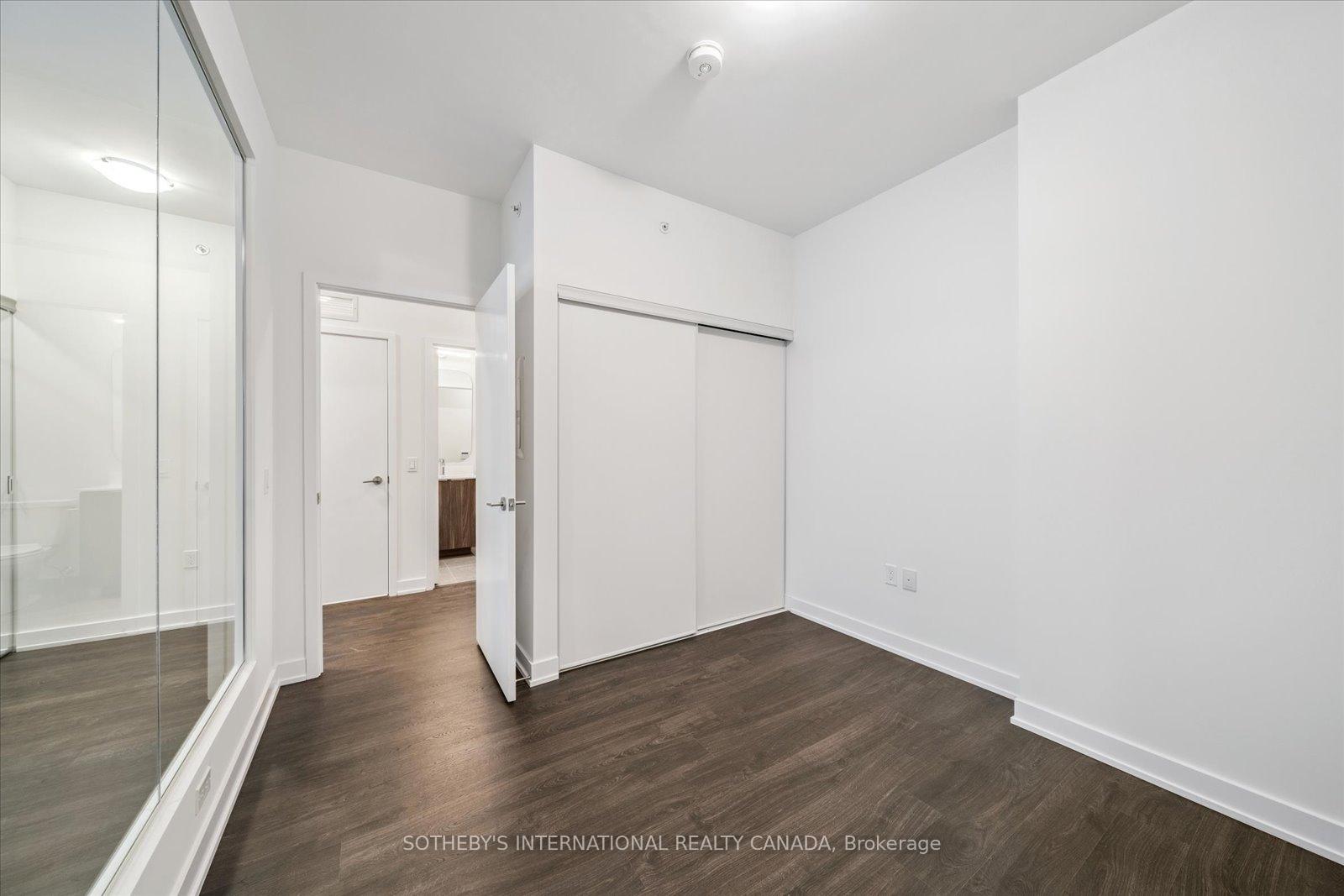 2 Bedrooms Condo at 15 Richardson, Toronto For sale