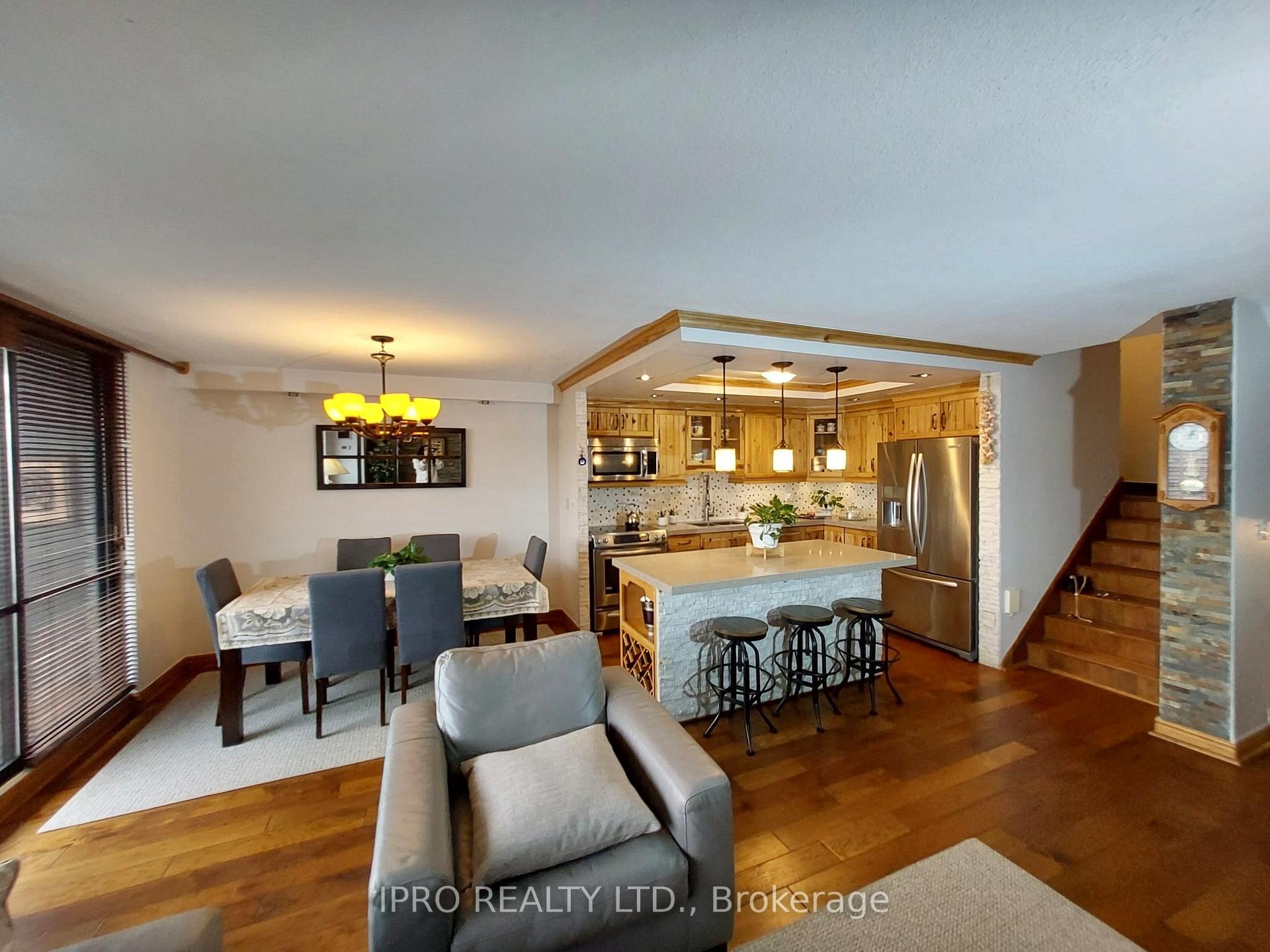 3 Bedrooms Condo at 11 Wincott,  Toronto For sale