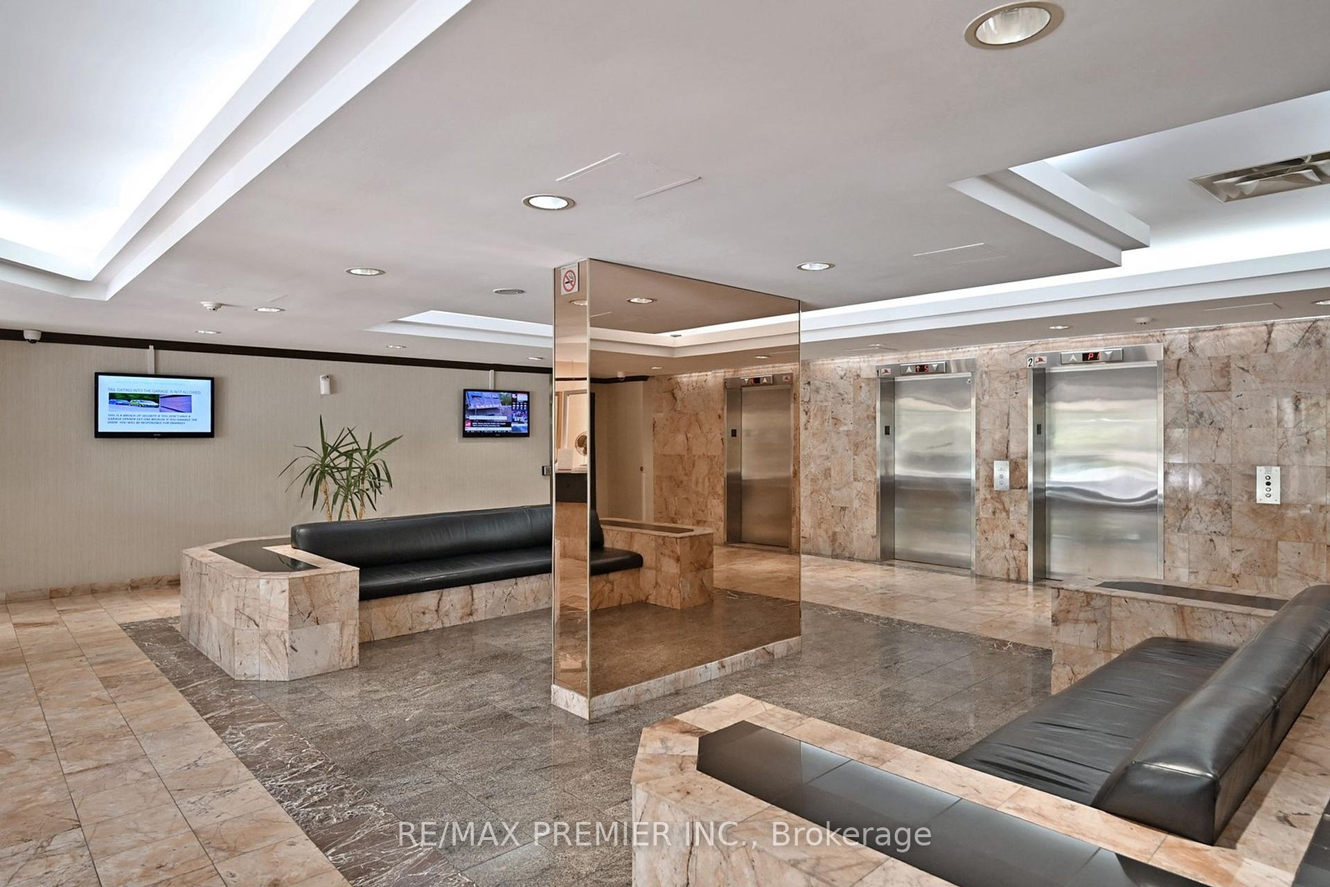 3 Bedrooms Condo at 1 Rowntree, Toronto For sale