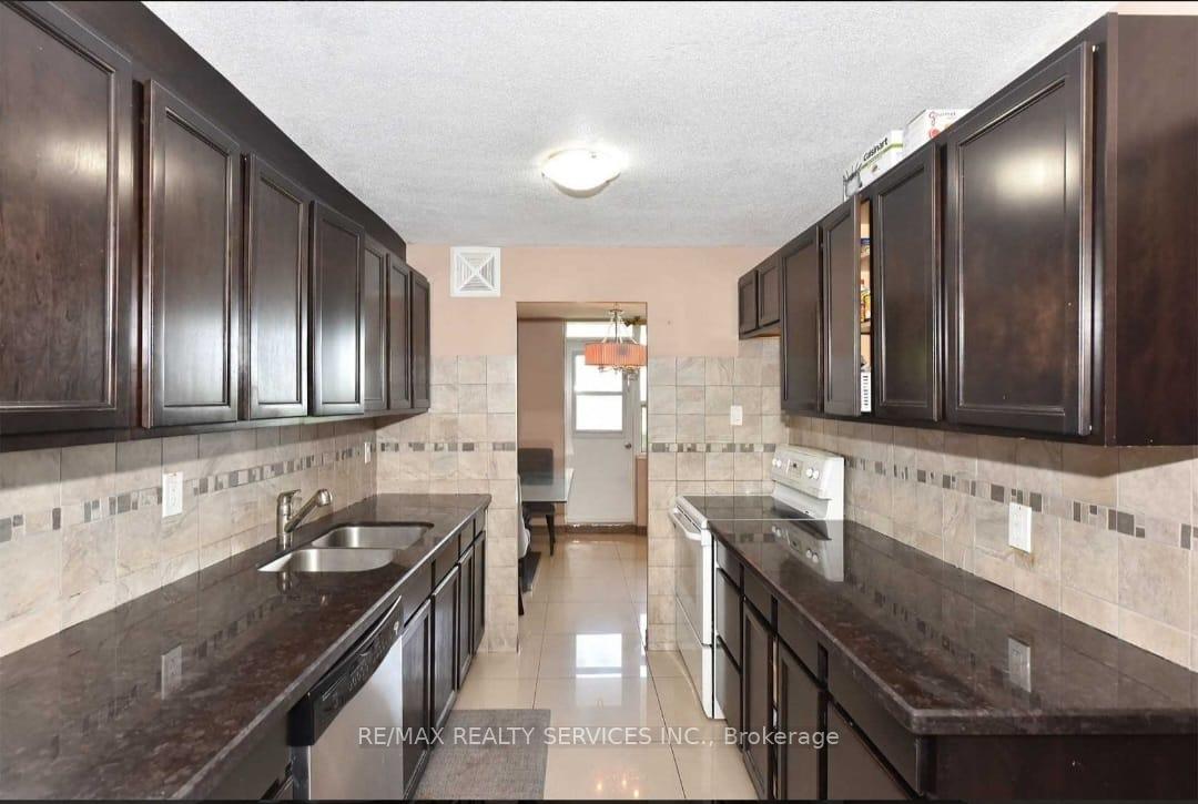 2 Bedrooms Condo at 270 PALMDALE,  Toronto For sale