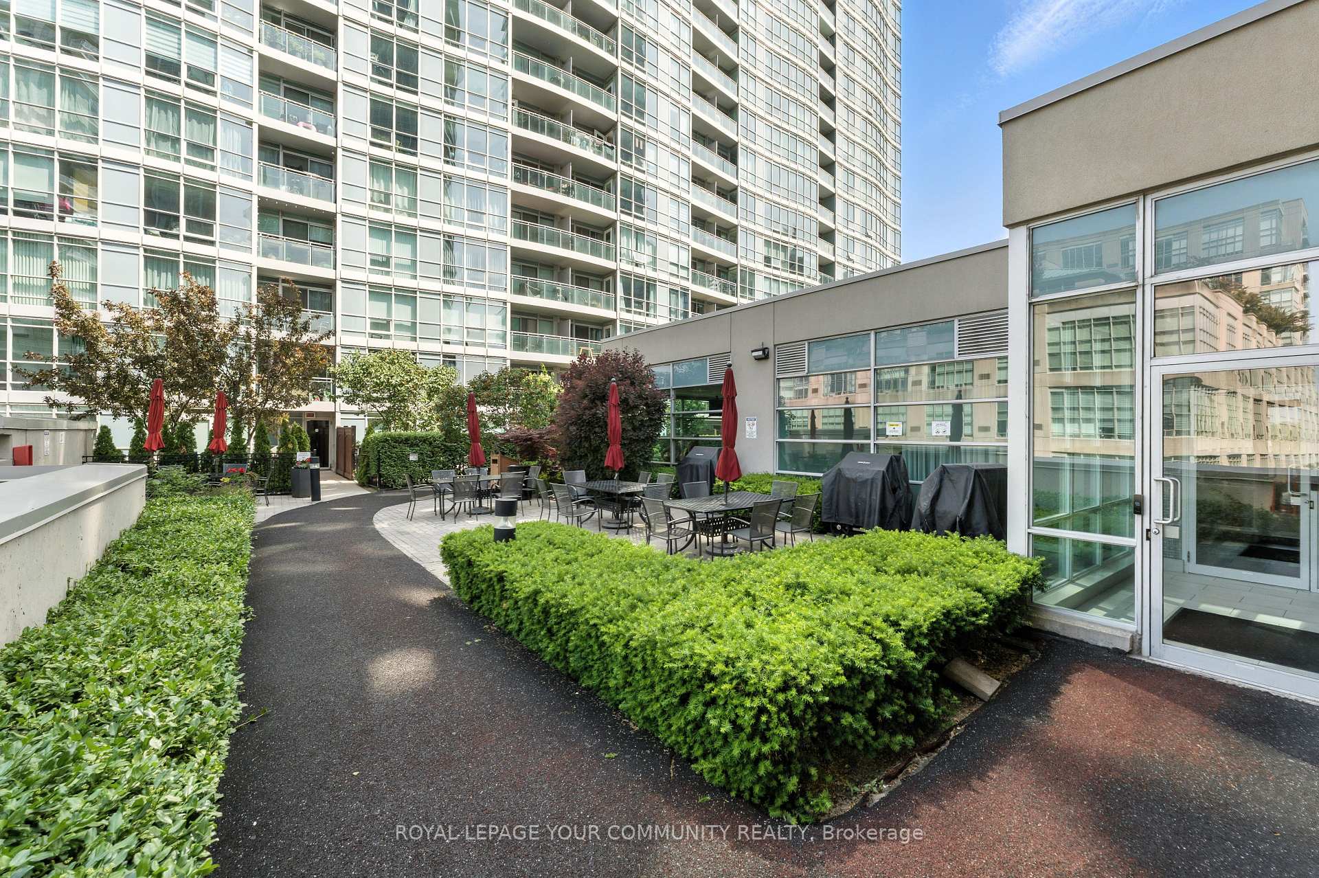 2 Bedrooms Condo at 165 Legion, Toronto For sale