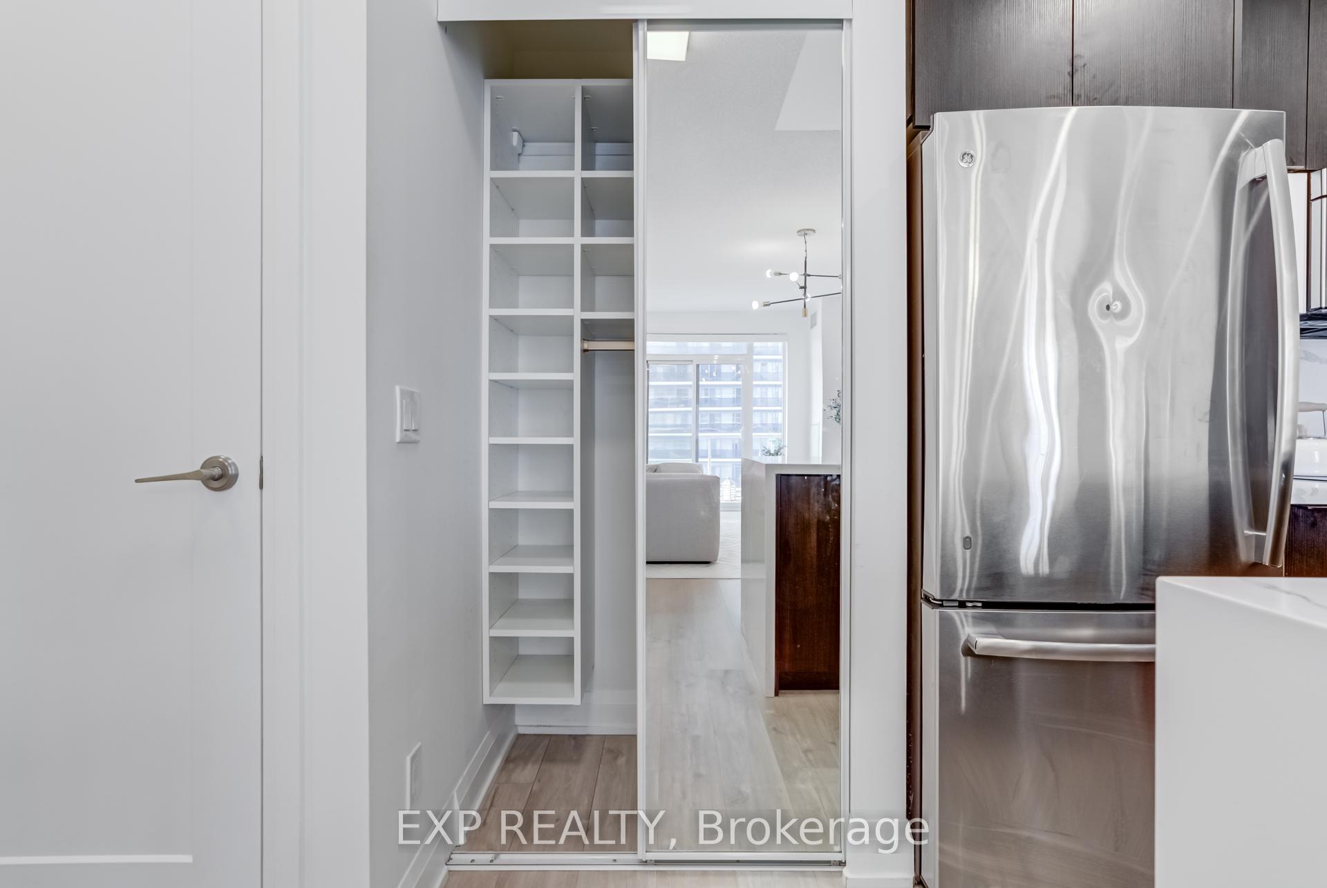 2 Bedrooms Condo at 56 Annie Craig, Toronto For sale