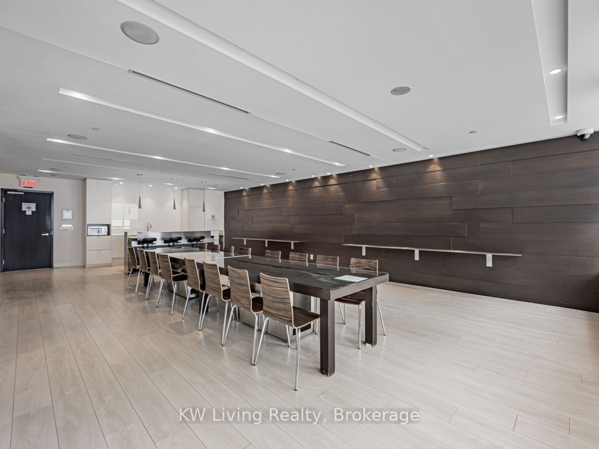 170 Sumach Street, #1402