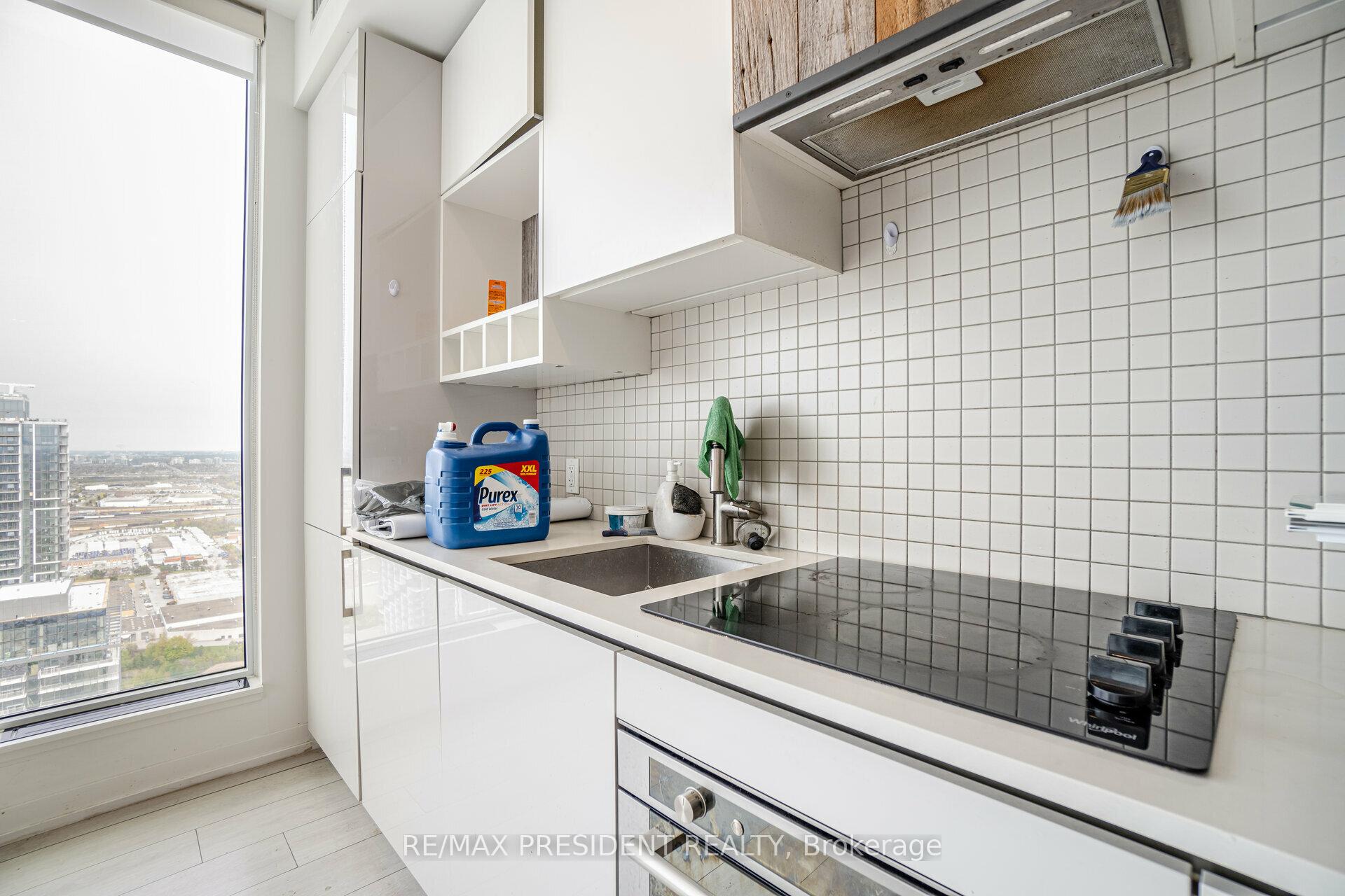 3 Bedrooms Condo at 5 Buttermill, Vaughan For sale