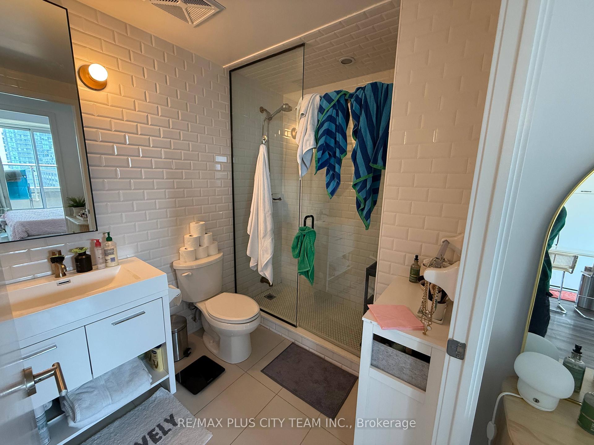 2 Bedrooms Condo at 106 Dovercourt, Toronto For sale