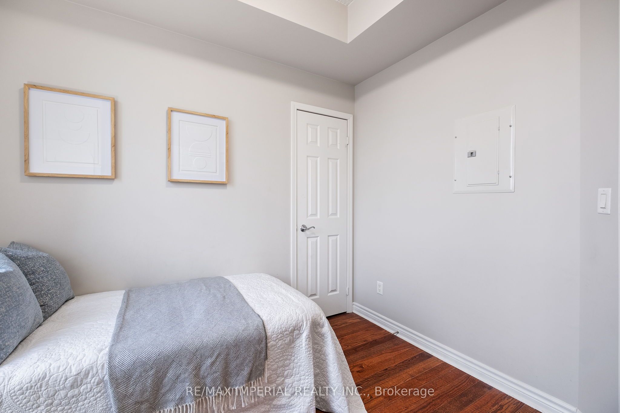 18 Holmes Avenue, #2210