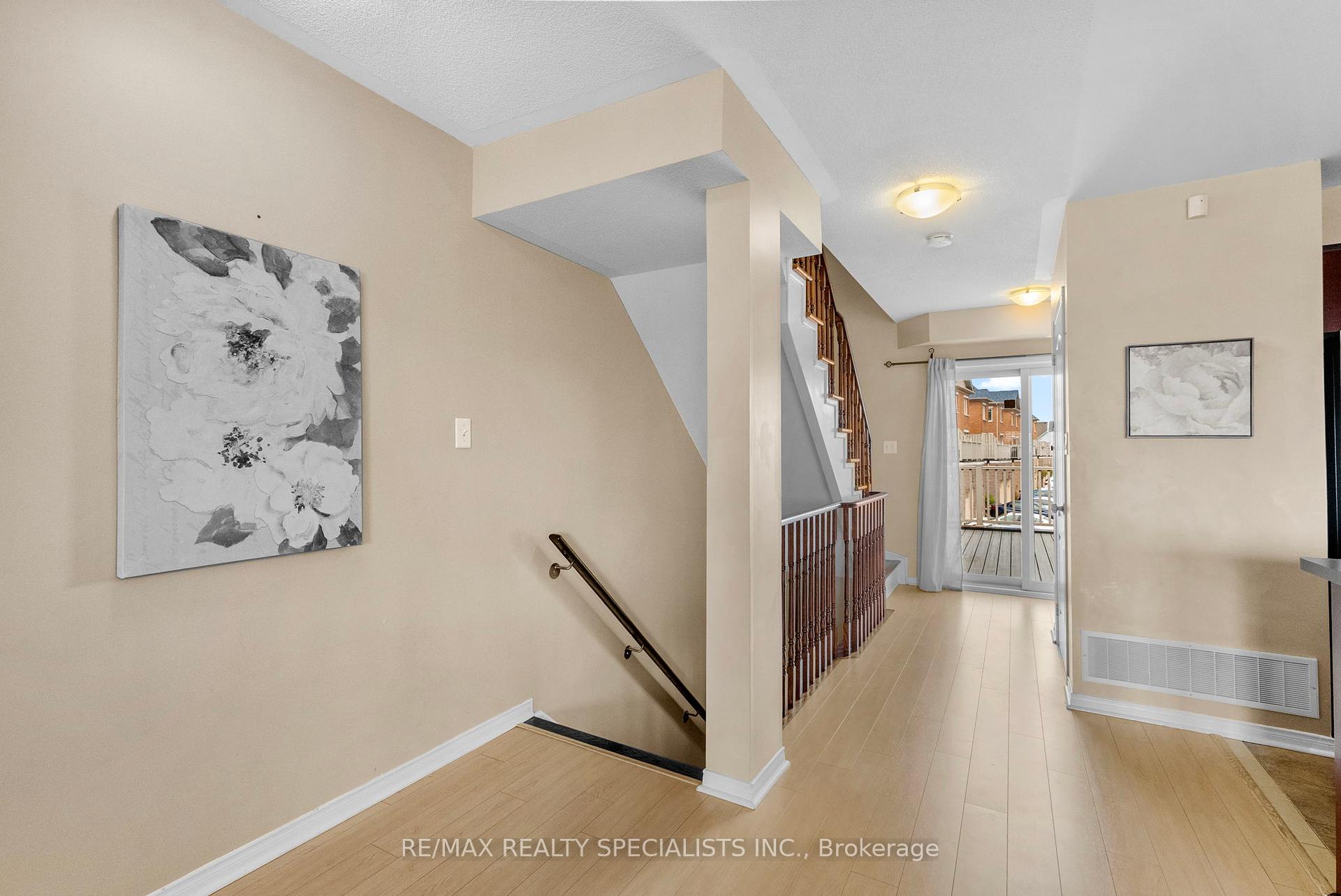 2 Bedrooms Condo at 3985 Eglinton, Mississauga For sale