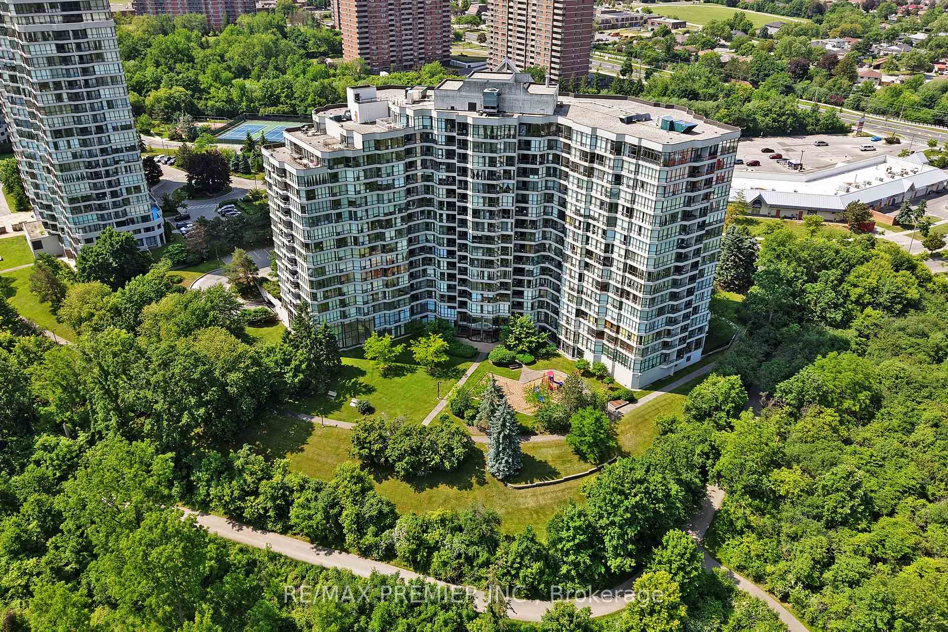 3 Bedrooms Condo at 1 Rowntree, Toronto For sale
