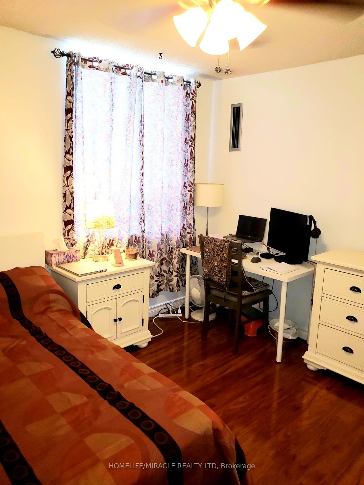 2 Bedrooms Condo at 121 Trudelle, Toronto For sale