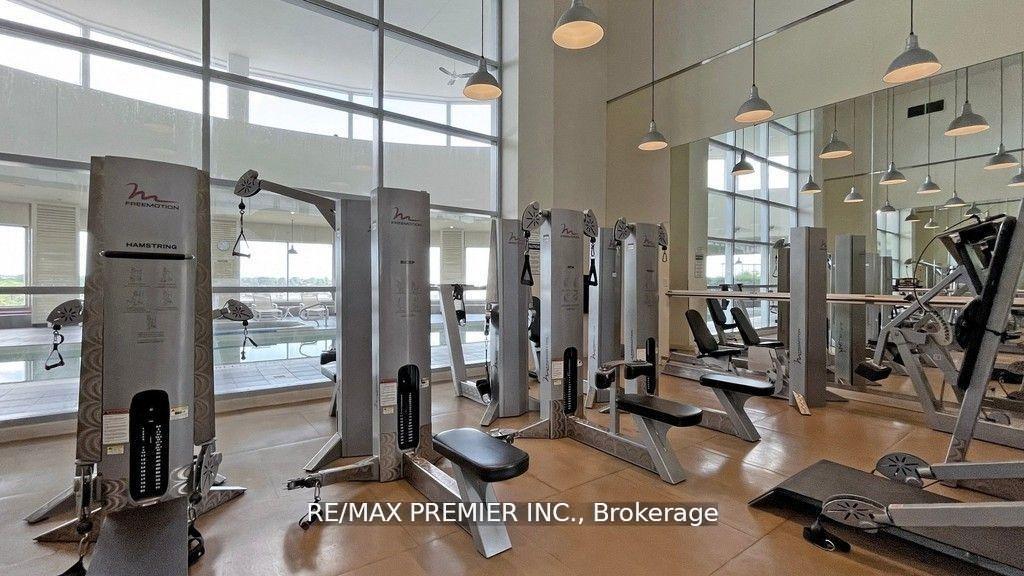 2 Bedrooms Condo at 36 Lee Centre, Toronto For sale
